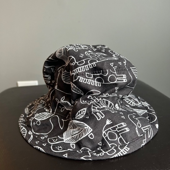 Puffin Gear Black & White Animal Print UPF 50 Bucket Style Sun Hat - Picture 5 of 13